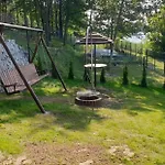 בית נופש Siedlisko Nr 2 Nad Jeziorem Skarlinskim, Jezioro, Mazury, Letniskowe קוז'טניק